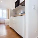 Lugo Apartman *